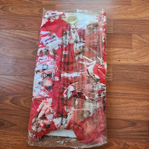 City Chic Sacred Lotus Red Bell Sleeve Dress Size 12 NWT - Picture 7 of 7